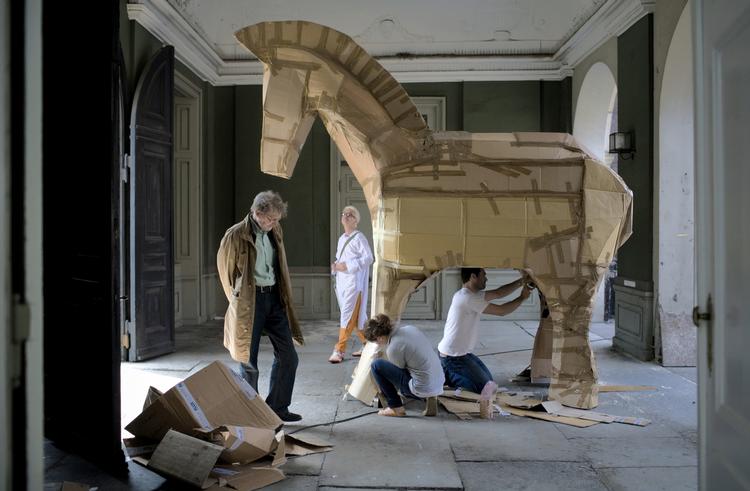 Kunst. Traditionen tro afholder de kunststuderende Rundgang. 