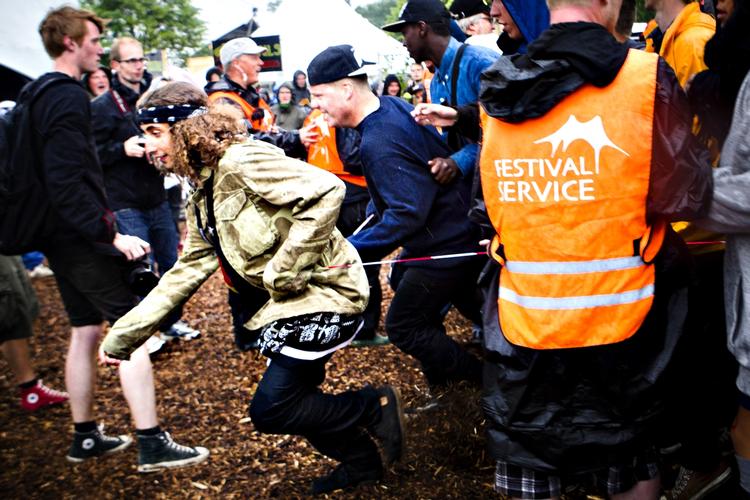 OVERPRIS. Det kan ende med bødestraf, hvis man forsøger at sælge en festivalbillet til overpris. Bøden vil være på omtrent det dobbelt af salgsprisen, vurderer advokaturchef i Midt- og Vestsjællands Politi, Britt Rønne. 