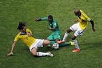 TÆT. Der var fart og hård fight, da Colombia og Elfenbenskysten mødtes i en tæt dyst. 