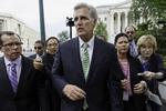 Kevin McCarthy overtager posten efter partifællen Eric Cantor, der højst overraskende tabte et primærvalg i delstaten Virginia til en nærmest ukendt kandidat fra den ultrakonservative Tea Party-bevægelse. 