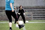 Fodboldtræning. Folk i alle aldre har godt af at dyrke forskellige motionsformer - og fodbold er en effektiv og sjov en af slagsen. 