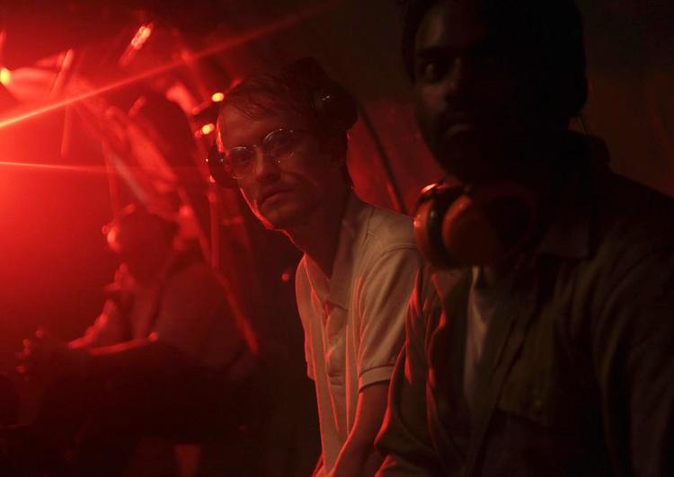 Konkurrence. Det er barske tider for dokumentarfilm i biografen. Andres Kofoeds film 'Våbensmuglingen' om den danske våbensmugler Niels Holck har siden premieren kun formået at trække 1.434 mennesker i biografen. 