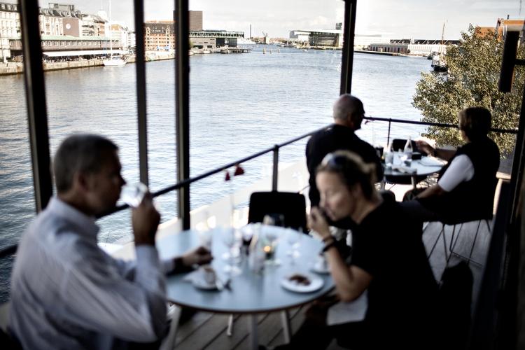Brunchbuffet. Nyd morgenbordet med udsigt til Københavns Kanal. 