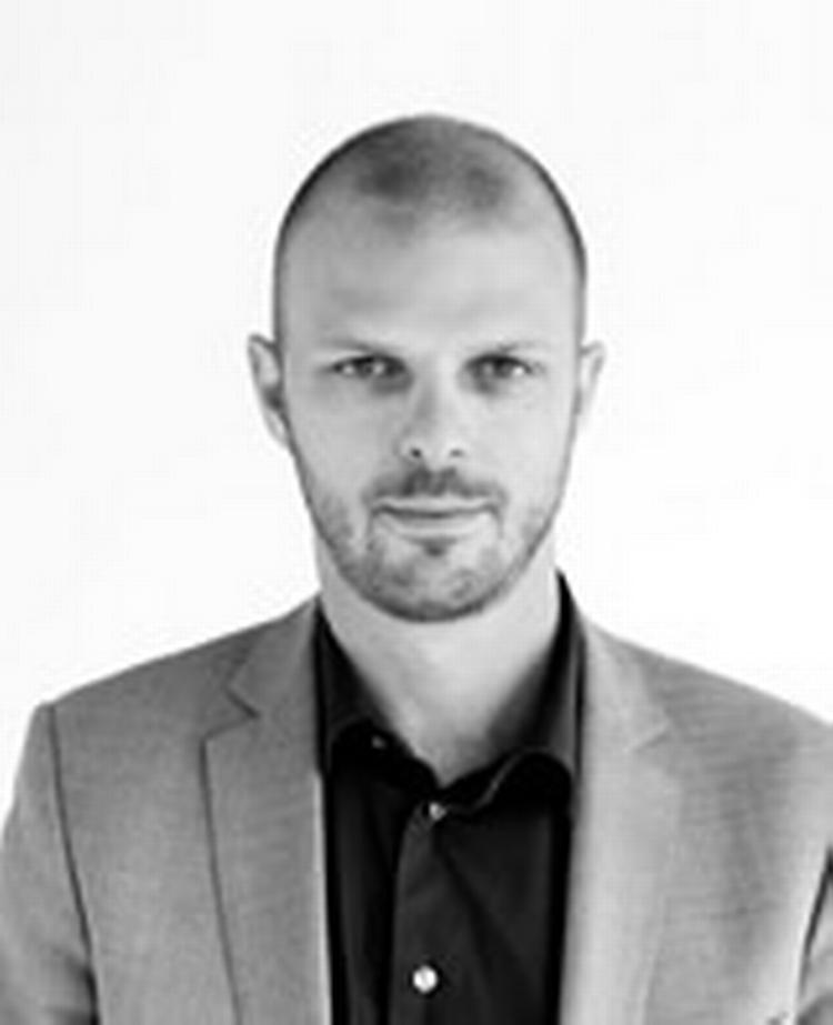 Chef. Ud over at være direktør i Aller fungerede Per Ingdal i en periode i 2009 som chefredaktør på Se og Hør, efter at Henrik Qvortrup var rejst, og indtil Kim Henningsen overtog jobbet. 