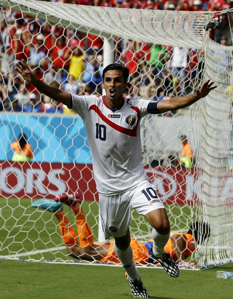 Matchvinder. Bryan Ruiz afgjorde med sit hovedstød opgøret mellem Costa Rica og Italien. 