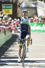 Først. Colombianeren Johan Esteban Chaves (Orica-GreenEdge) kom først over målstregen. 