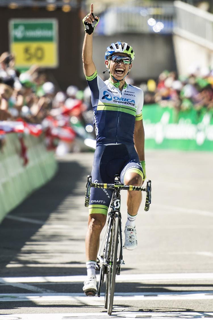 Først. Colombianeren Johan Esteban Chaves (Orica-GreenEdge) kom først over målstregen. 