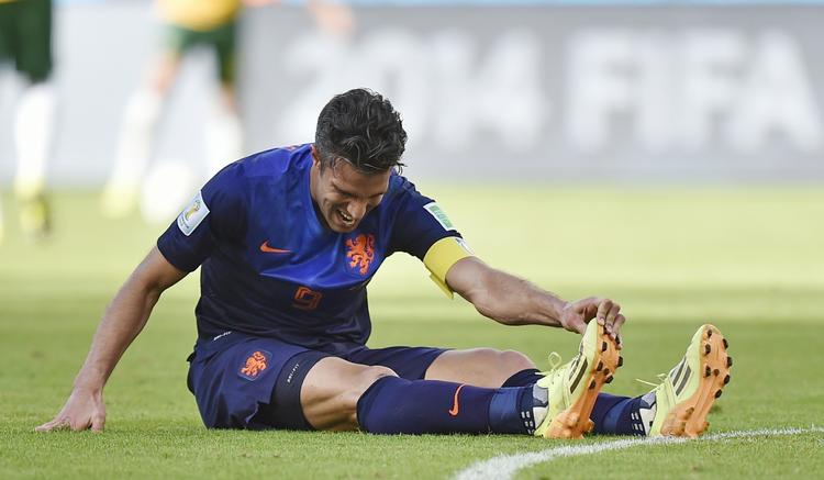 UDE. Robin van Perie kan ikke være med i Hollands sidste puljekamp ved VM. 
