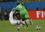 POWER. Nigerias Emmanuel Emenike voldte med sin store fysik Bosnien store problemer. 