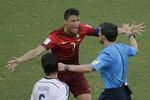 skadesfri. Cristiano Ronaldo (tv) var anonym i Portugals åbningskamp mod Tyskland ved VM. Siden har han forladt træningen med en skade, men skulle nu være klar til den afgørende kamp mod USA. 