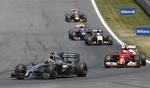 syver. Kevin Magnussen (tv) holdt længe sjettepladsen, men blev sidst i løbet overhalet af mexikanske Sergio Perez, som danskeren afløste i McLaren-raceren før sæsonen. 