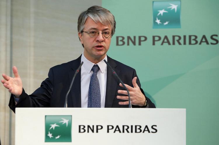 dyrt. BNP Paribas' øverste chef, Jean Laurent Bonnafe, må til lommerne - altså bankens - som straf for, at den har indgået forretninger med lande, som står på USA's sorte liste. 
