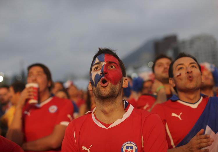 topkamp. Chile har imponeret med vildt presspil og offensiv fodbold ved VM, men hollænderne er snu taktikere, der kan slå det chilenske spil i stykker. 