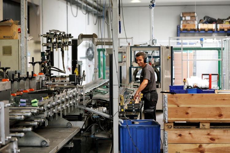 differentieret. Arbejdsomkostningerne udvikler sig forskelligt i Danmark og vores største samhandelspartnere. I Tyskland ligger de under omkostningerne i Danmark, mens de er højere i Sverige og Storbritannien. 