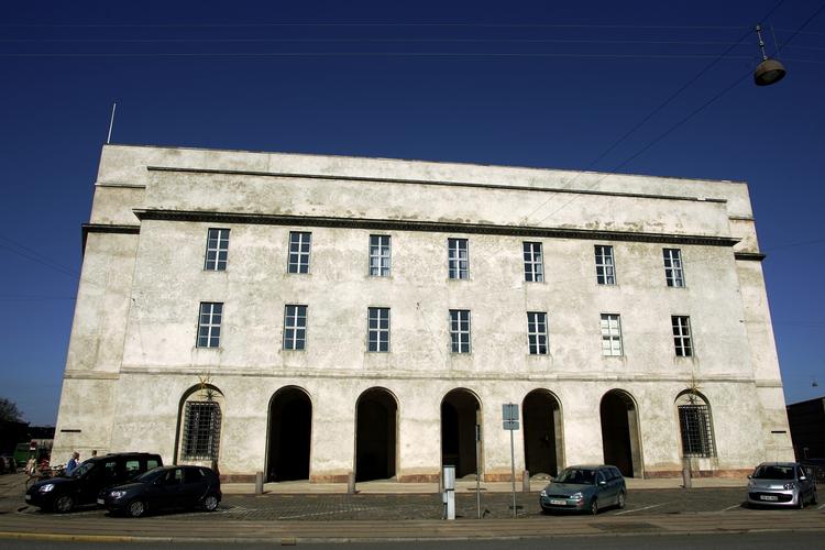 Smugkig. Der var ingen »tjenstlig begrundet anledning« til opslagene på politigården, mener statsadvokaten om en politimands opslag i kriminalregistret. 