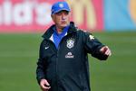 samlingspunkt. Brasilianerne kan godt være uenig med Luiz Felipe Scolari om taktikken på banen, men de respekterer ham højt som person. 