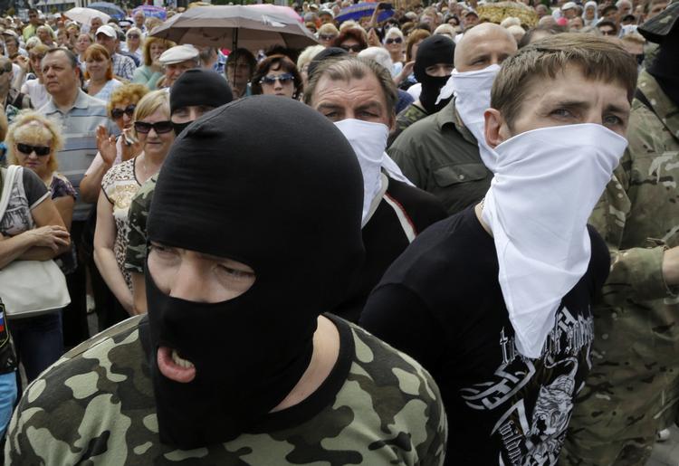 Oprør. Prorussere samledes til edsaflæggelse for den selvudnævnte republik Donetsk. 