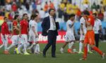 UDSKÆLDT. At Holland og Louis van Gaal bruge defensive midler til at knække Chile, irriterer Chiles argentinske træner. 