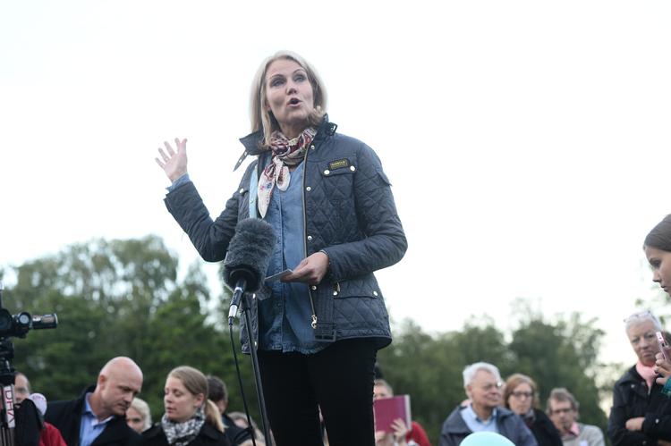 Nyskabelse. I 2010 begyndte Lars Løkke Rasmussen traditionen med, at statsministrene holder sankthans-tale ved Marienborg. Helle Thorning-Schmidt ændrede dog en smule på kotymen. 