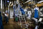 forskel. For nogle uger siden gik medarbejderne på Danish Crowns slagteri i Rønne (billedet) med til at investere en del af deres løn i selskabet for at bevare deres arbejdsplads. Den model, som kollegerne i Skærbæk peger på, er anderledes. 