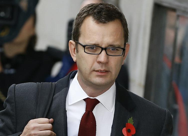 Dømt. Tidligere spindoktor Andy Coulston ses her i dag på vej ind til domstolen ved Old Bailey i London, hvor han er blevet kendt skyldig i anklager om hacking. 
