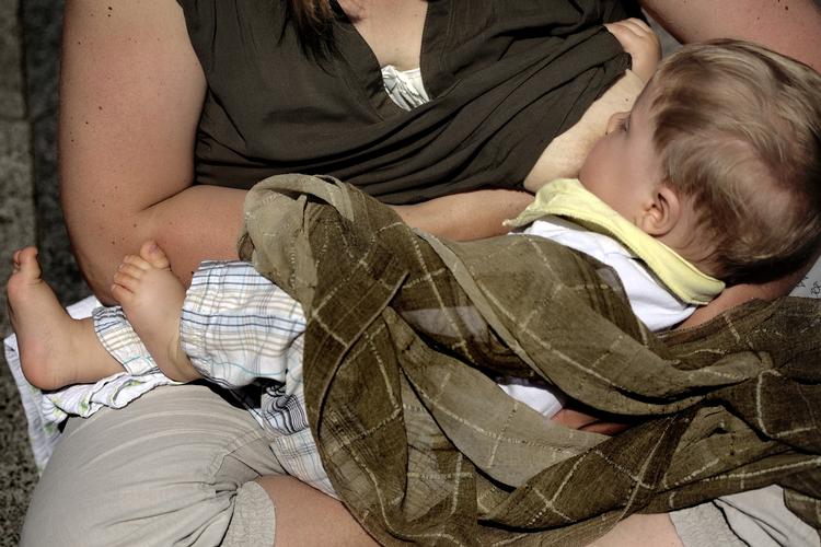 Amning. Stor dansk undersøgelse viser, at mange børn, der senere har fået konstateret ADHD eller autisme, blev ammet i kortere tid end deres jævnaldrende. 