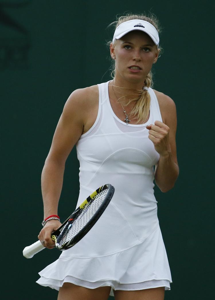SÅDAN! Caroline Wozniacki havde ingen problemer i første runde ved grandslam-turneringen Wimbledon. 