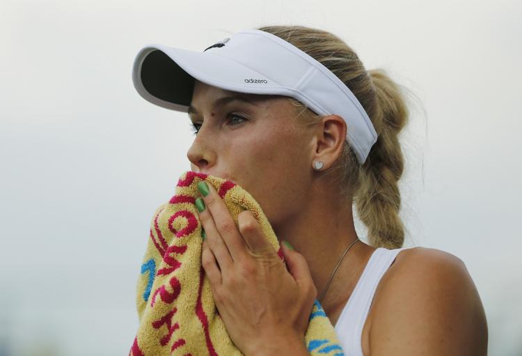 STUDERENDE. Inden onsdagens kamp mod Naomi Broady skal Caroline Wozniacki have studeret sin modstander i anden runde. 