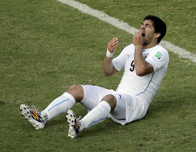 ANKLAGET. Bliver Luis Suárez fundet skyldig i at bide, er han sandsynligvis færdig ved dette VM. 