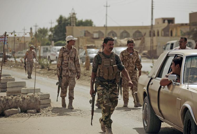 uro. Bevæbnede sunnimuslimske militsfolk, der i folkemunde går under navnet 'Iraks sønner', har allieret sig med USA og sikkerhedsstyrkerne i Irak i kampen for at skabe stabiitet og sikkerhed i det nordlige Irak, hvor den islamistiske oprørsbevægelse Isis har taget magten i en stribe byer. 