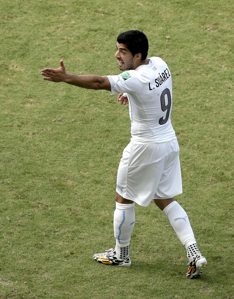 KONTROVERSIEL. To gange tidligere i karrieren har Luis Suarez bidt en modspiller. Nu beskyldes han for at have gjort det igen. 