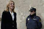 Smil. Den spanske prinsesse Christina anklages nu i sag om skattesnyd. Her er hun på vej til retten i byen Palma de Mallorca i februar. 