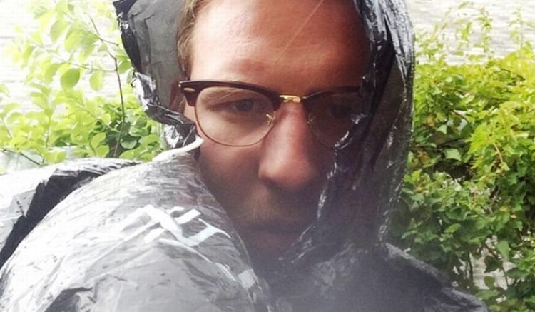 Drypvist. Regnslaget erhvervet på den noget larmende Copenhell-festival gør god gavn i det absolut stille miljø på taget af Rigsarkivet. 