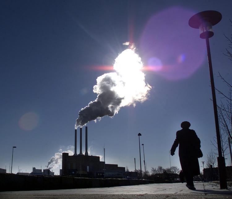 Omkostninger. Det skal være lettere for virksomheder at låne penge til at skrue ned for energiforbruget, mener aftalepartier bag ny fond, der modtages pænt af pensionskasser. 