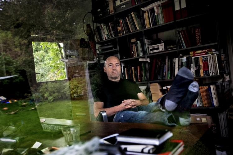 DOKUMENTARIST. Peter Øvig Knudsen er uddannet journalist og har solgt tusindvis af bøger. 