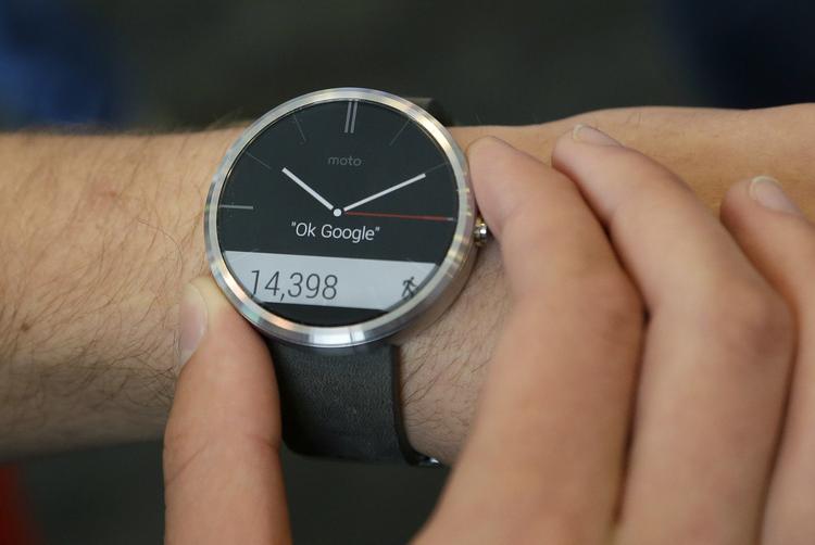 RUNDT. Google har lanceret deres Android Wear-platform, der både kan køre på firkantede og runde smarturs-skærme. Og den er god nok, urskiven ovenfor er faktisk computergrafik og ikke en rigtig urskive, selvom det ligner. Der er tale om Moto 360-smarturet, der kommer senere på året. 
