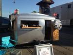 Morgenmad. Siden maj har travle morgenfolk kunne få mad, kaffe og juice med på vejen fra foodtrucken 'Smagen af Lykke', der holder til foran Hovedbanegården. 