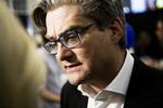 Ansvar. Venstres   Søren Pind mener, at daværende udviklingsminister Christian Friis Bach (R), og ikke embedsmænd, bærer det største ansvar for fejlinformation i GGGI-sagen. 