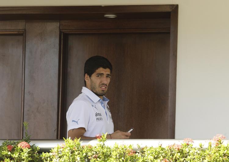 FÆRDIG. Luis Suarez har spillet sin sidste kamp ved VM i Brasilien. 