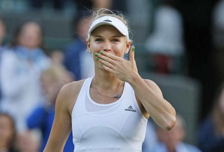 tredje-runde. Caroline Wozniacki er kommet fint fra start i Wimbledon med solidt spil og to sejre. 