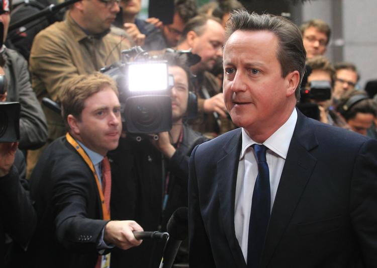 NEJ. David Cameron står fats på sit. Han mener ikke, at Juncker skal være EU's kommissionsformand. 