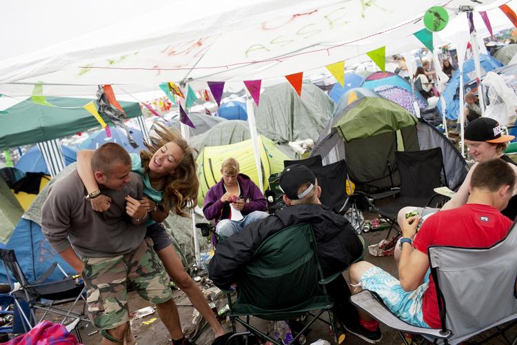 Tip. Gaffatpe og affaldsposer kan redde de fleste teltlejre, hvis vejrguderne lader det dryppe over Roskilde Festivalen. 