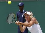 I anden runde skal Wozniacki møde Karin Knapp, der også vandt sin første kamp overbevisende. Italieneren rangerer som nummer 67 i verden. 
