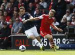 TALENT. Et talent med store muligheder, kalder Ryan Giggs den 18-årige Luke Shaw (th.). 