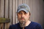 Mistro. Tidligere Se og Hør-journalist Ken B. Rasmussen mener, at ulovlighederne hos Se og Hør startede i maj 2008 og ikke i efteråret 2008, som Allers rapport konkluderer. 