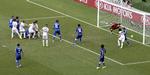 HJØRNESPARKSMÅL. Et af de mest afgørende hovedstødsmål efter et hjørnespark scorer Diego Godin her for Uruguay til 1-0 mod Italien. 