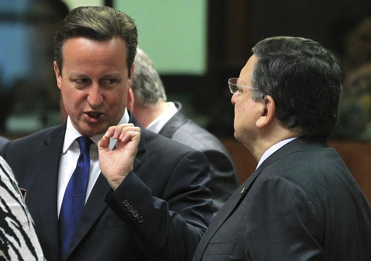 Kritisk. David Cameron taler med store bogstaver over for den nuværende kommissionsformand Jose Manuel Barroso, men hans dundertale hjalp ikke. 