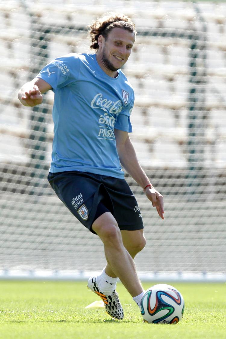 tilbage. Diego Forlán kan få en uventet hovedrolle. Foto: Bruno Magalhaes/AP 