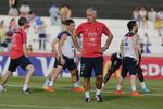 Taktik. Didier Deschamps sender sit hold på banen søndag aften kl. 21. 