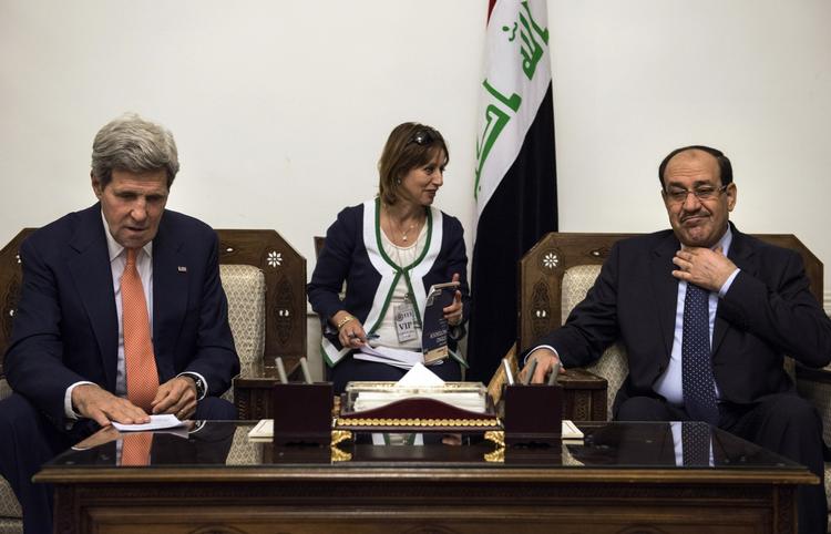 Krisesnak. John Kerry besøgte i sidste uge Irak for at diskutere hvordan man vil samle landet igen. 